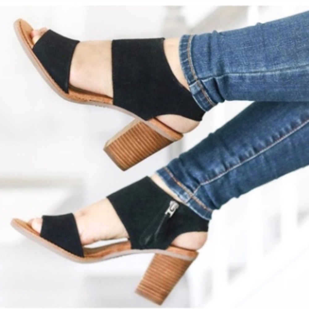 Toms Black Sandals with Tan Heel
